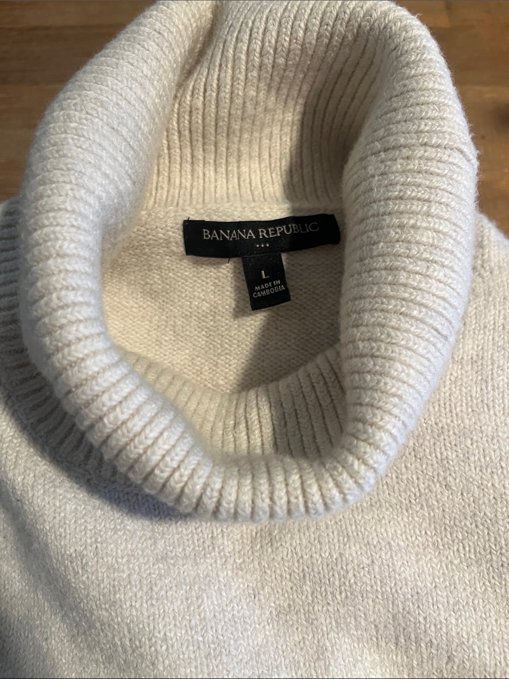Soft Touch/ Cream Men’s Banana Republic Ivory Ribbed Turtleneck Sweater